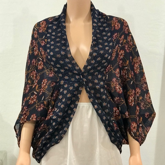 Floral Drop Back Open Front Wrap - Picture 3 of 6